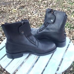 Womens Landi Italian Leather Sports/Equestrian Boots. New In Box. Sizes 9. Black